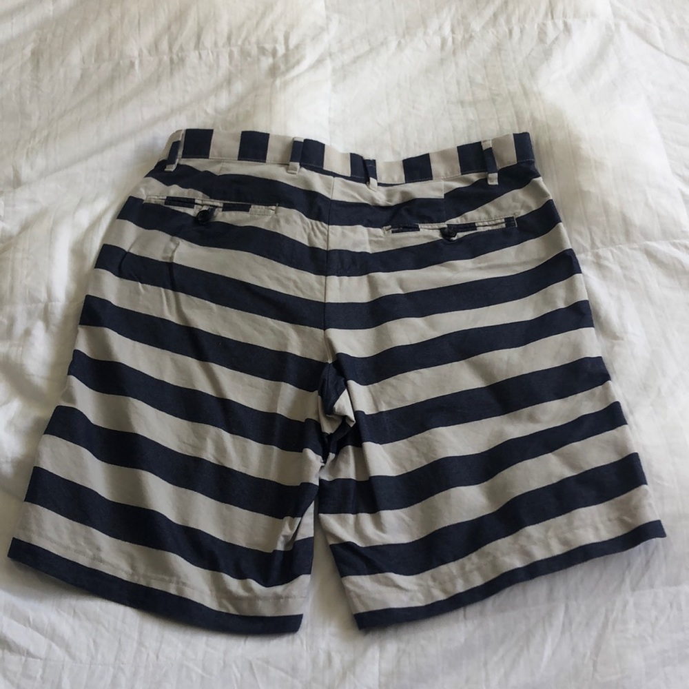 Gap Shorts - Picture 2 of 4